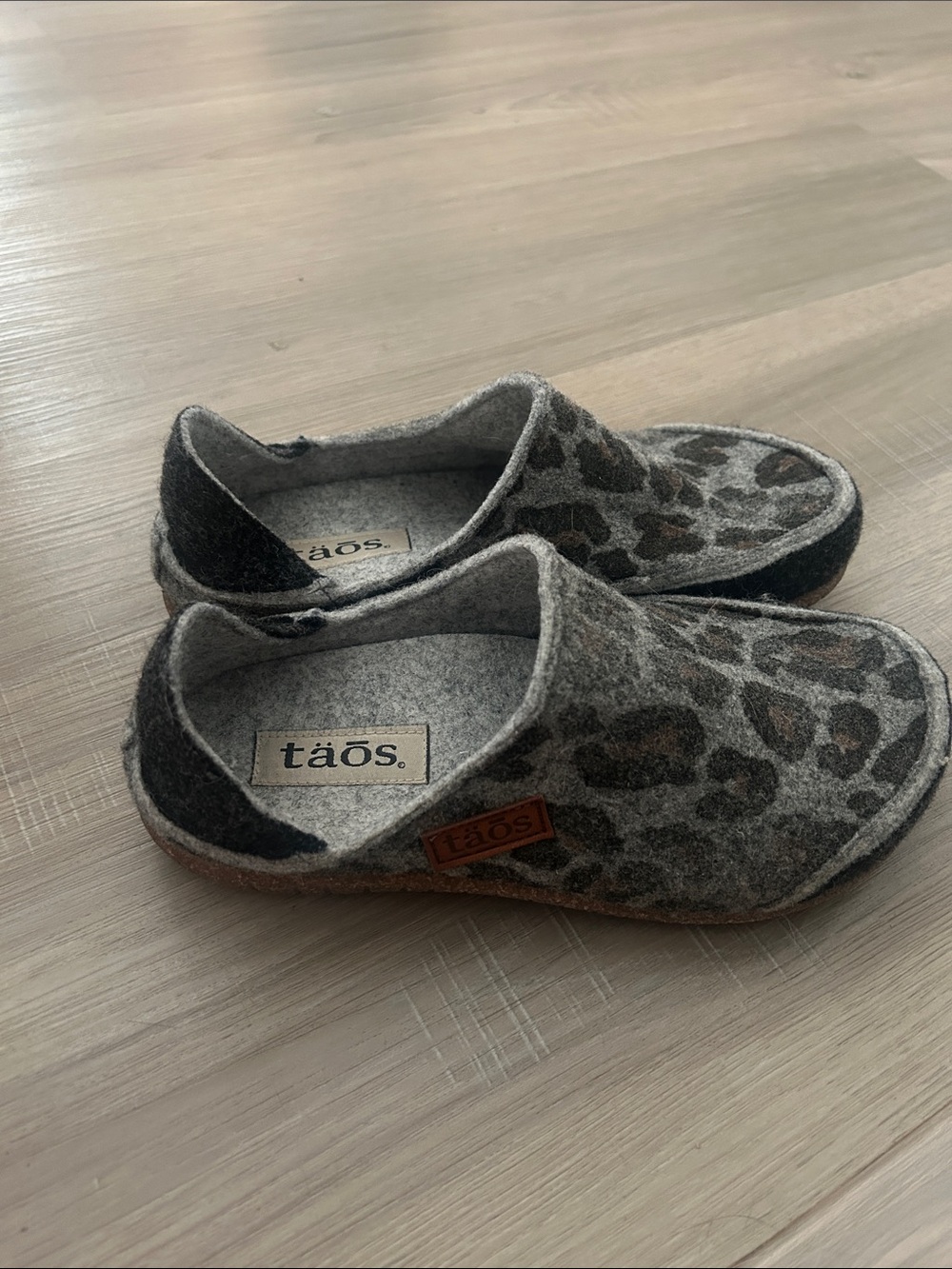 Taos Footwear Gray and Brown Leopard Felt Slip-Ons